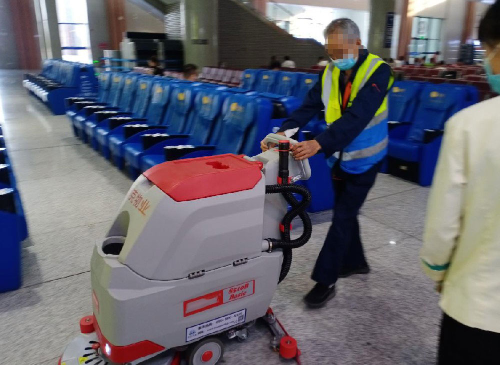 火車站使用洗地機，高端又高效